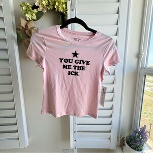 Graphic tee. Mid crop size med